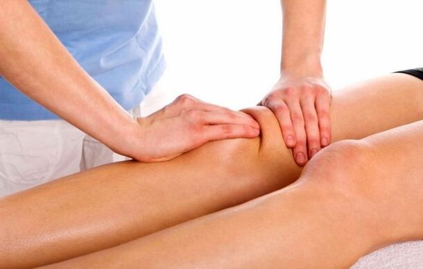 Il massaggio dell'articolazione del ginocchio aiuterà ad alleviare le manifestazioni di gonartrosi