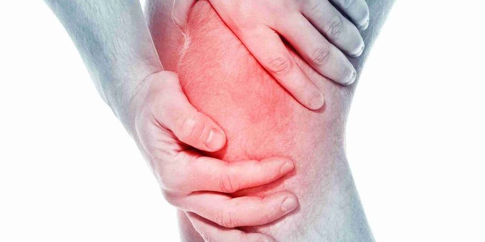 Il dolore in un ginocchio piegato o dritto è un sintomo dell'artrosi dell'articolazione del ginocchio